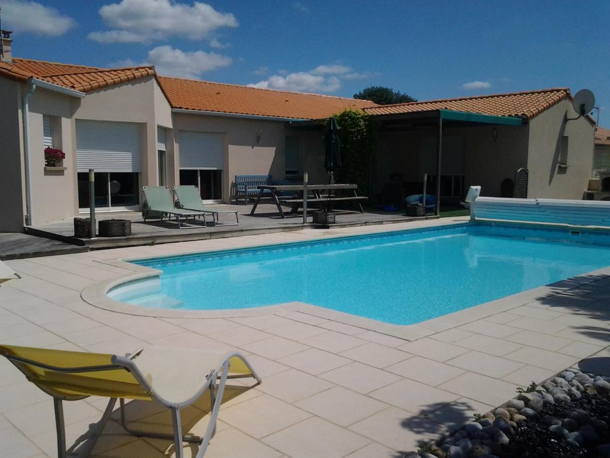 La Chambre Des Amis Parthenay Luaran gambar